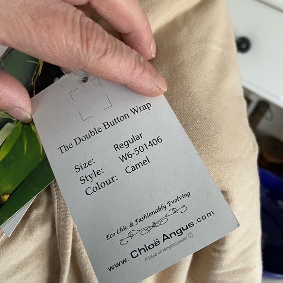 Chloe Angus - Picture 6 of 8